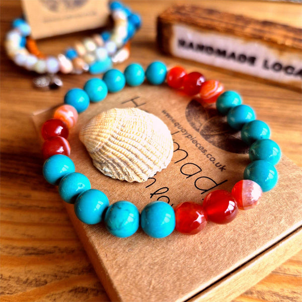 Georgie brings effortless colour to your wrist with its striking turquoise magnesite and warm amber agate beads. 