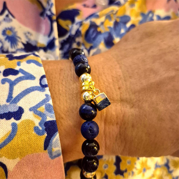 Beautiful 8mm navy blue tiger's eye bead bracelet featuring gold-plated accent beads and an elegant square stone charm. 