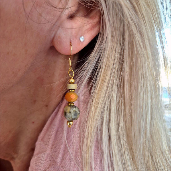Lovely peach cream tones in these handmade agate cube earrings, featuring a faceted glass bead and natural stone disc. Gold plated accent beads and hooks add a vintage feel.
Length from bottom of hook - 30mm

A perfect gift or spring wardrobe essential.