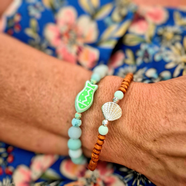 uper cool handcrafted collection of 2 Beaded Bracelets

Each Bracelet is individually designed one with 8m matt aqua amazonite beads &amp; the second with 4mm wood &amp; silver plated beads with cute shell charm.
A great summer combination!

Elasticated, so will fit most adult wrists (measuring 7.5 in/19cm


Perfect fun gift for sea lovers!

**Presented in lovely Kraft paper gift box with reusable organza pouch**